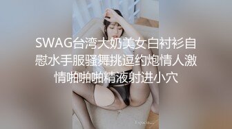 风景区女厕全景露脸偷窥美女少妇尿尿斯文眼镜美女躲进厕所对着垃圾蓝吸烟