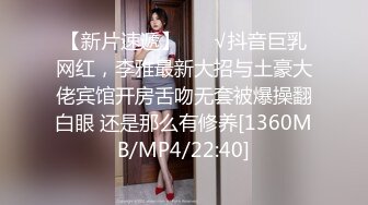 颜值不错红唇骚女【金牌小可】和炮友激情啪啪旁边还有个妹子观战，口交上位骑乘后入猛操非常诱人