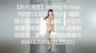 【红事会未流出】两个美女BB长的很像，其中一个尿完用手指往B里捅了一下不知道在干嘛（原档） (1)